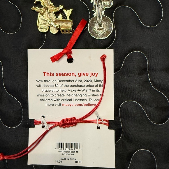 Holiday Bracelet & 2 vintage brooches Adult or teen - Picture 2 of 3
